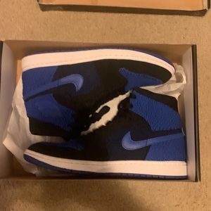 Size 10 dead stock Jordan 1 Flyknit retros •comes with box